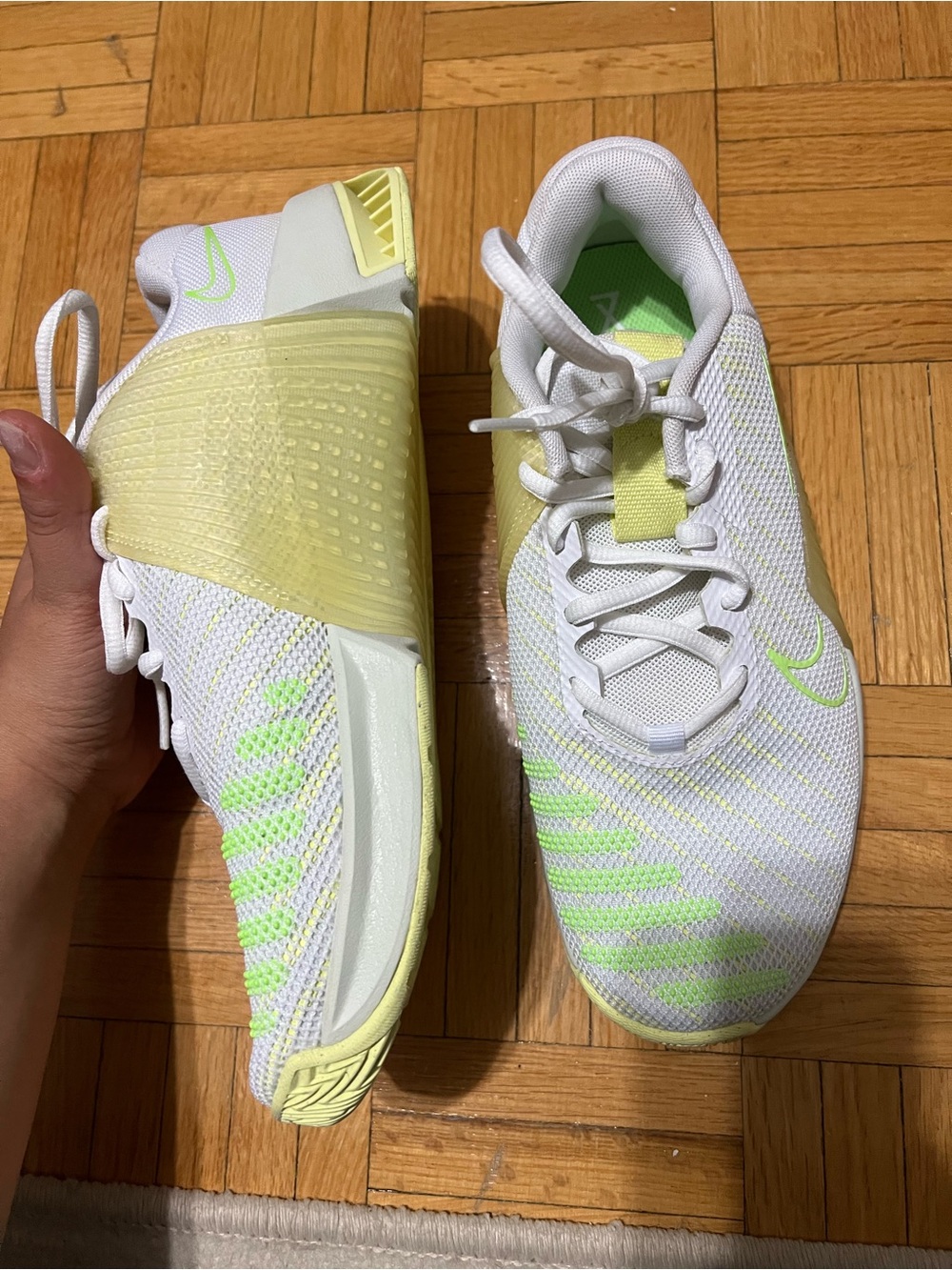 Nike shoe - Picture 2 of 7